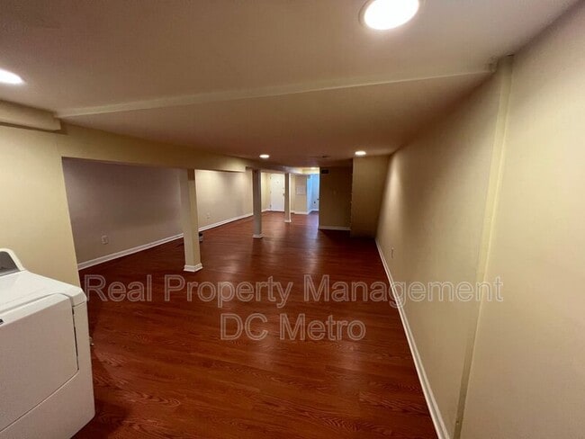 Building Photo - 32 Quincy Pl NE