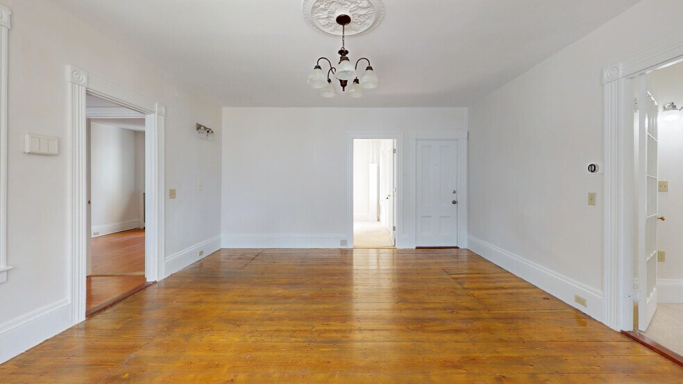 Building Photo - 10 Barrows St