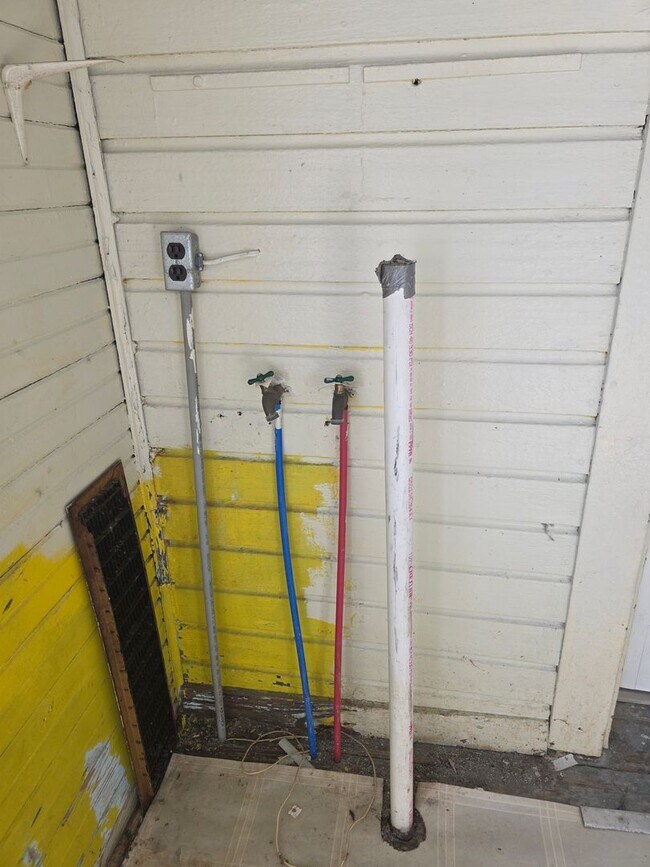 Building Photo - 204 N Fort Wayne Ave