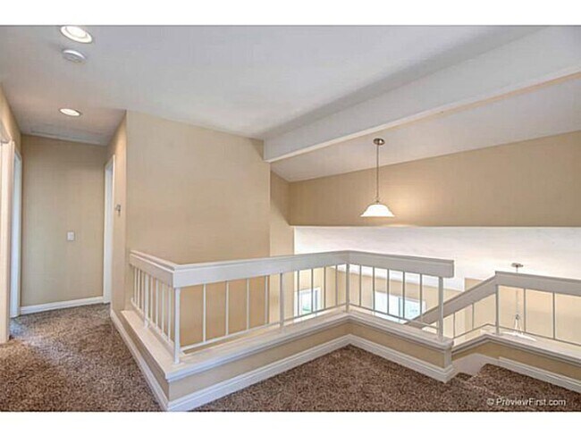 Building Photo - 3 Bedroom 2.5 Bath Home Near Lake Calavera!