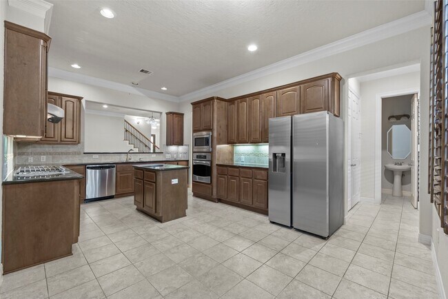 Building Photo - 2919 Royal Oaks Grove