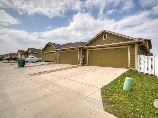 Building Photo - 1014 Lost Pines Ln