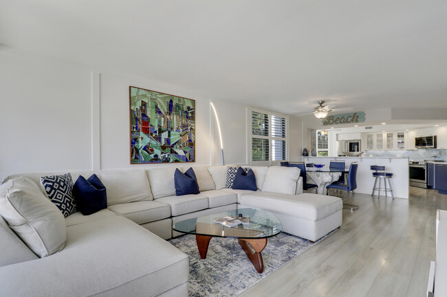 Building Photo - 515 Bay Colony Dr N