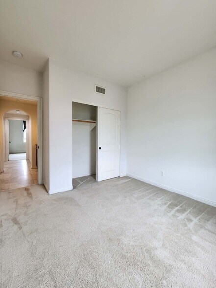 Building Photo - 732 E Valencia St
