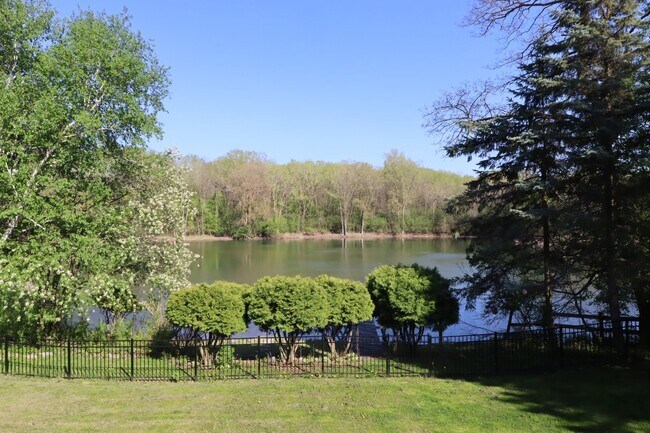 Building Photo - Stunning 4 Bedroom Home with Pond Access