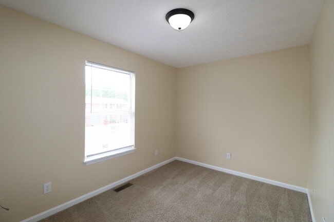 Building Photo - 107 Floyd Ct