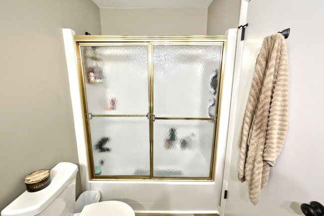 Building Photo - Beautiful Full Home in York