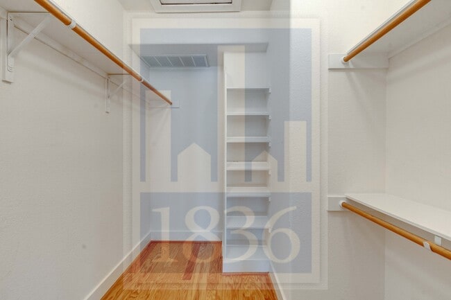 Building Photo - 404 W Monroe St