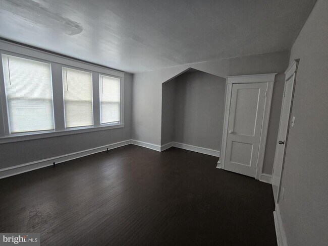 Building Photo - 5206 Euclid St
