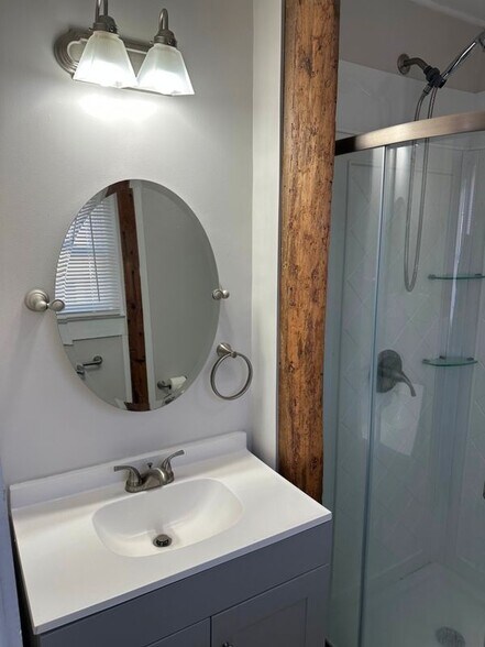 Building Photo - 110 S Valley St