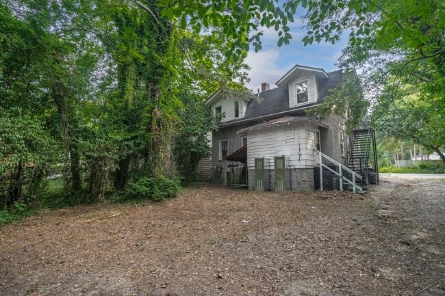 Building Photo - 1522 Columbia College Dr