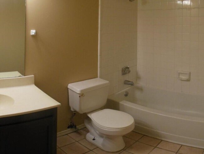 Building Photo - 1806 Bobby Lee Dr