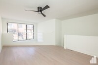 Building Photo - 944 W Grace-D202