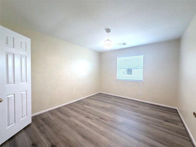Building Photo - 12211 Meadow Crest Ct