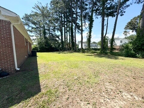 Building Photo - 105 Fort Dr