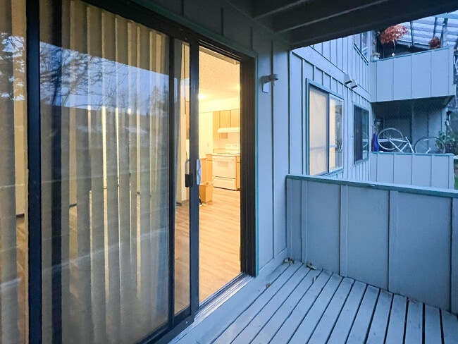 Building Photo - 3051 Lois Dr