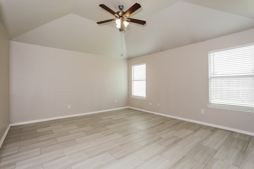 Building Photo - 344 Creekside Way