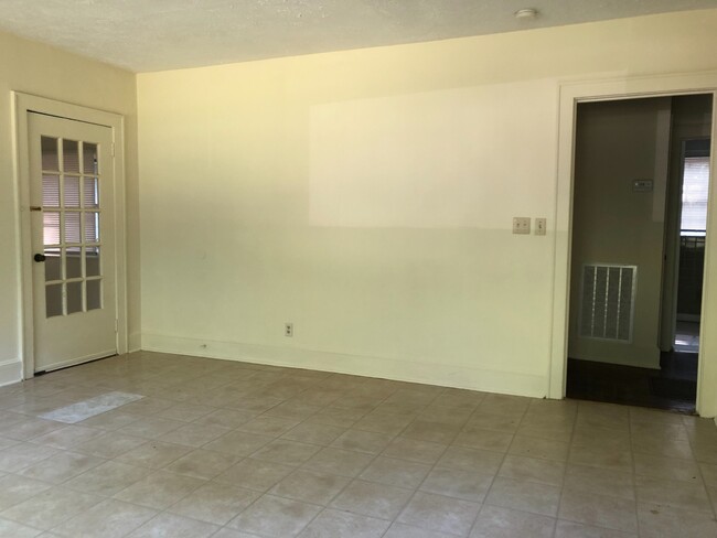 Building Photo - 2 Bedrooms, 1 Bathroom - West Rome House