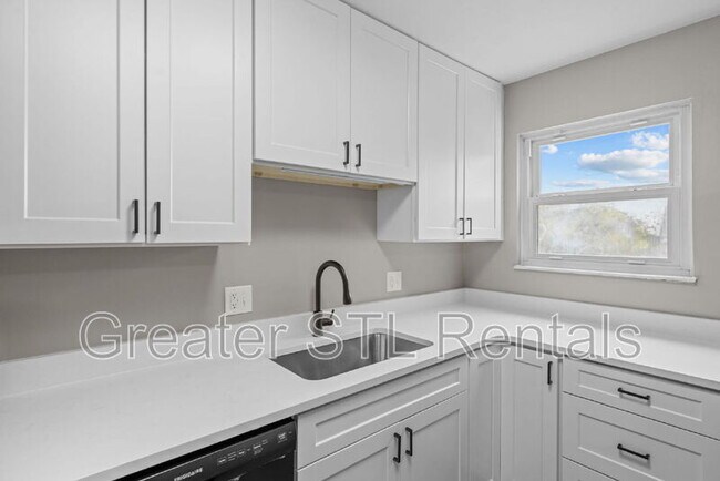 Building Photo - 702 Boca Chica Dr