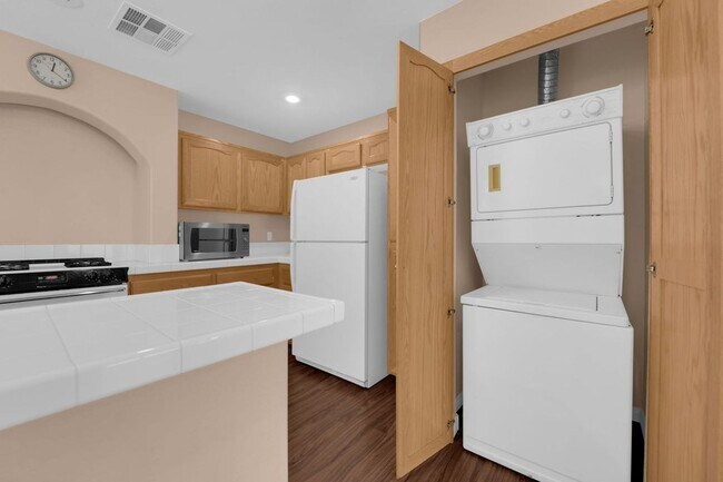 Building Photo - 7330 Phlox Rd