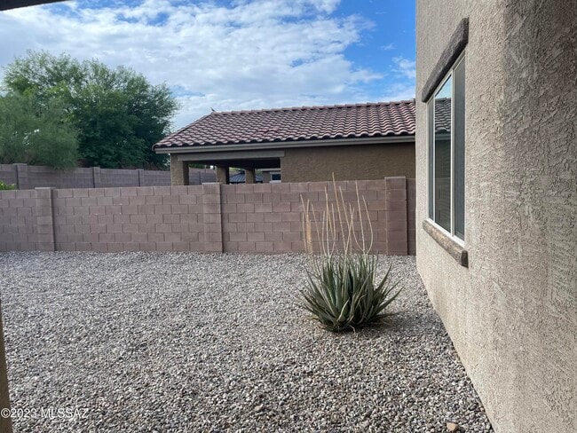 Building Photo - 9450 N Andrina Dr