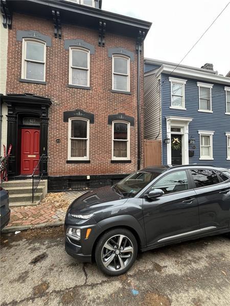Primary Photo - 617 Avery St