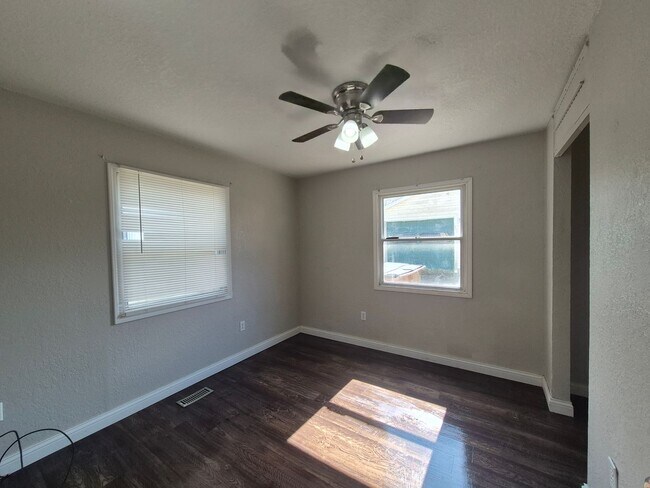 Building Photo - Cozy Ranch Home