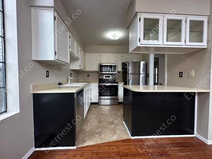 Building Photo - 2934 S Scranton St