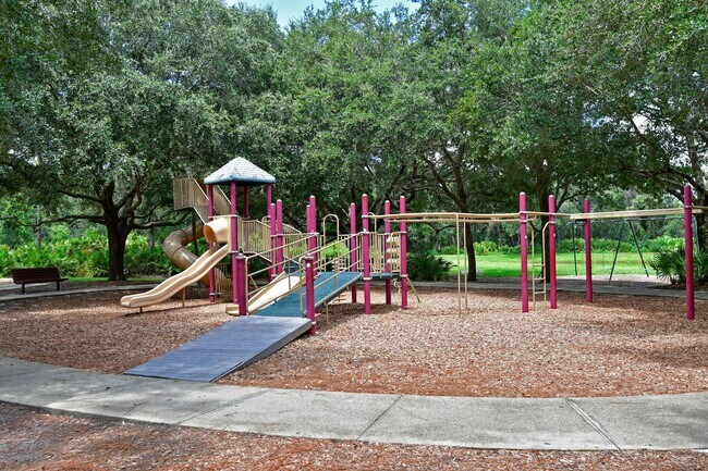 Building Photo - Impeccably Maintained Home in Summerfield Village - Lakewood Ranch!