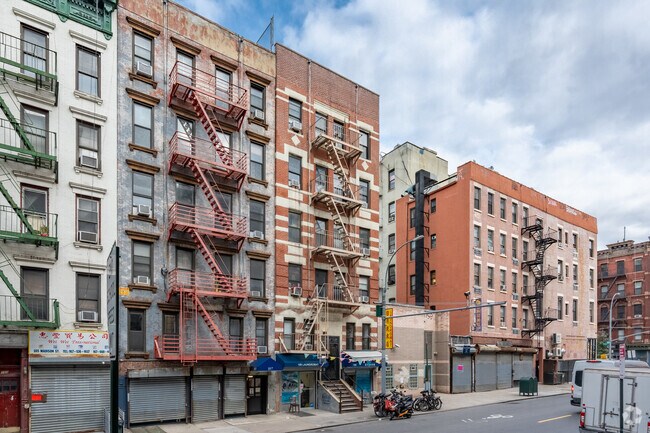 Primary Photo - 109 Madison St
