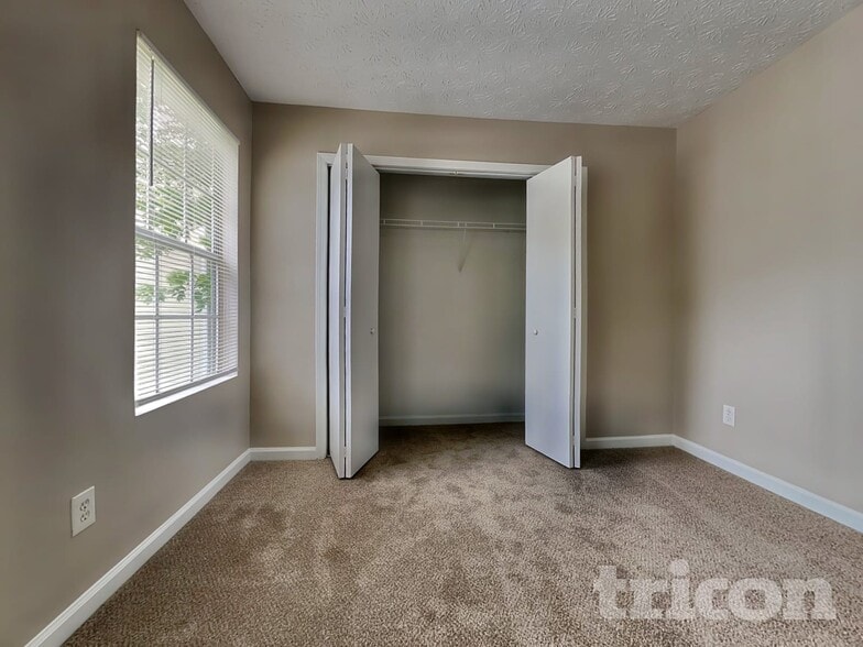 Building Photo - 5950 Crescent Ridge Ct