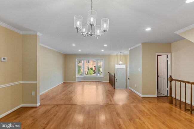 Building Photo - 6860 Williamsburg Pond Ct
