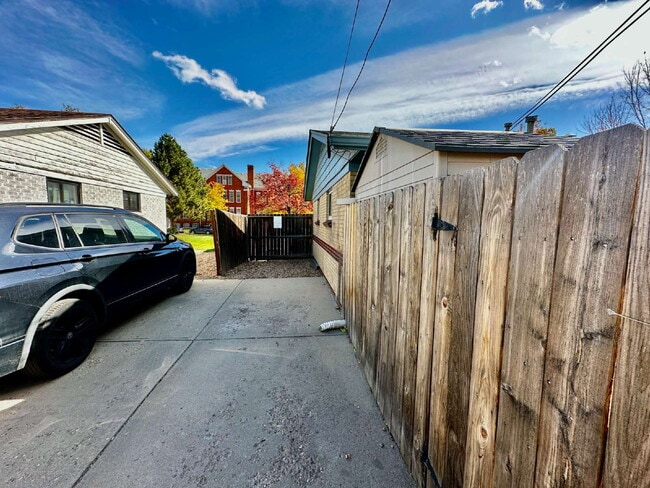 Building Photo - Cozy Home in Sunnyside!
