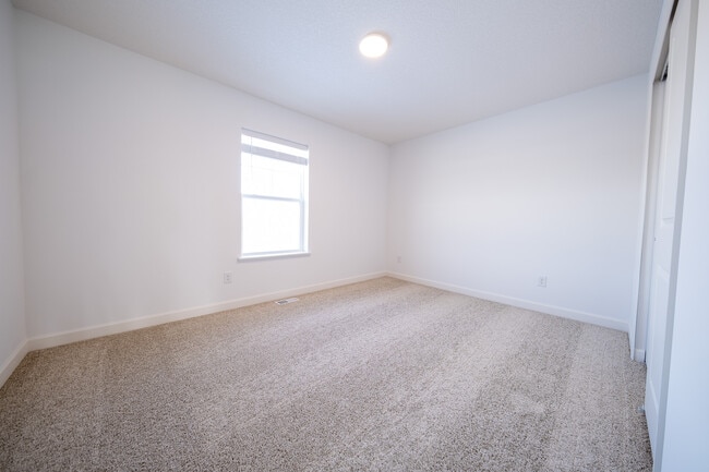 Building Photo - 2255 Tyrone Dr