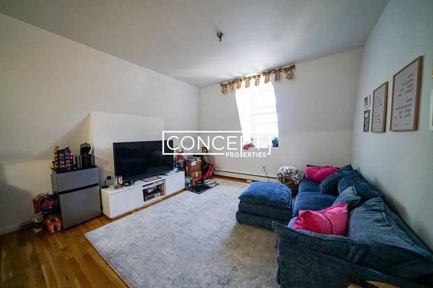 Building Photo - 168 Northampton St