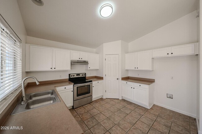 Building Photo - 12811 N Palm St