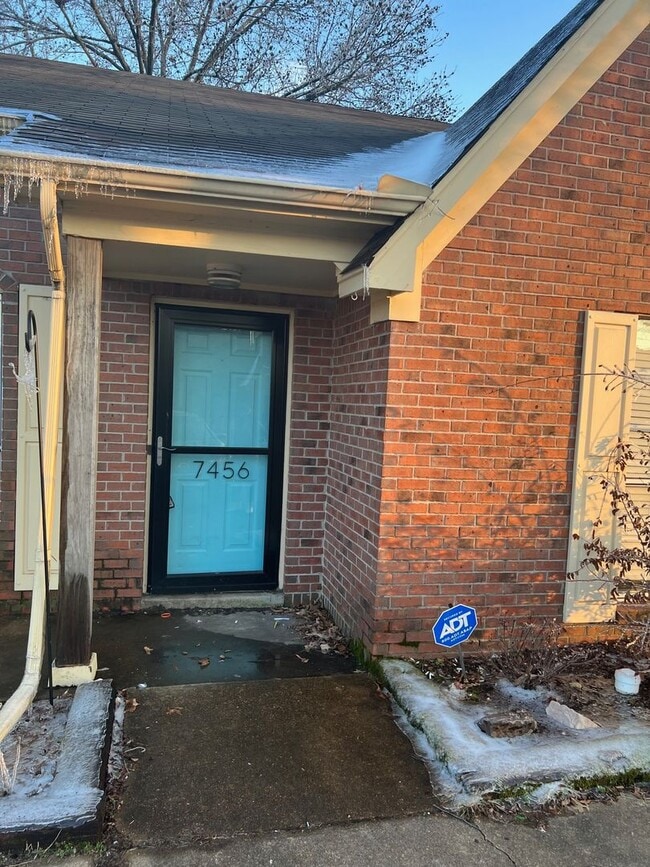 Building Photo - NOW AVAILABLE!!  Beautiful 2 bed 2 bath with a lake view