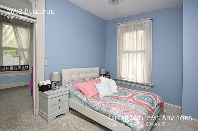 Building Photo - 2652 Bellevue-
