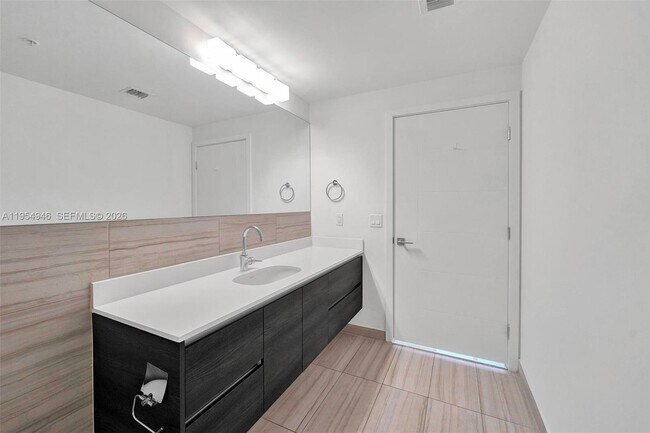 Building Photo - 301 Altara Ave