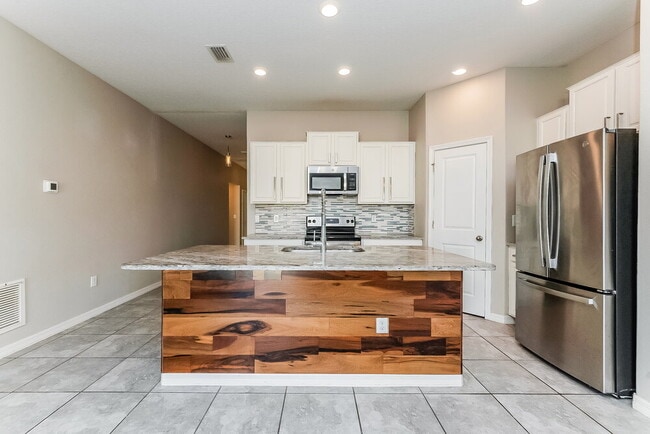 Building Photo - 1516 Climbing Dayflower Dr