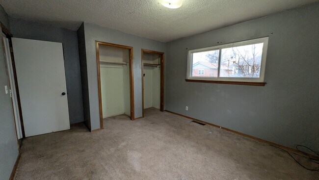 Building Photo - 126 N Draper Ave