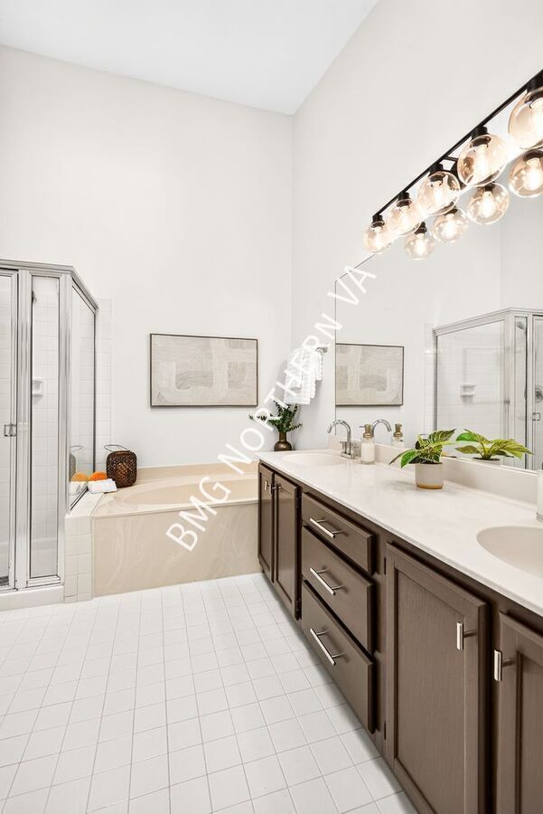 Building Photo - 43790 Laburnum Square