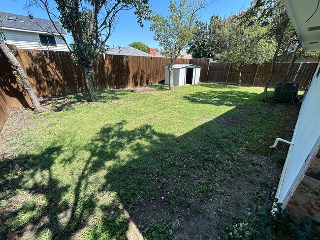 Building Photo - 2019 Chalfont Dr