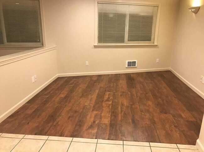 Building Photo - Quarter Deck Apartment