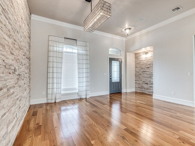 Building Photo - Fantastic home in the Fairways at Surrey H...