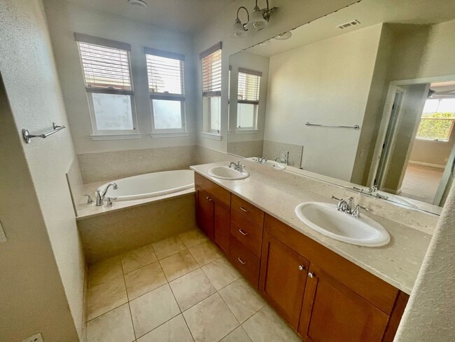 Building Photo - Pet friendly House Santa Maria