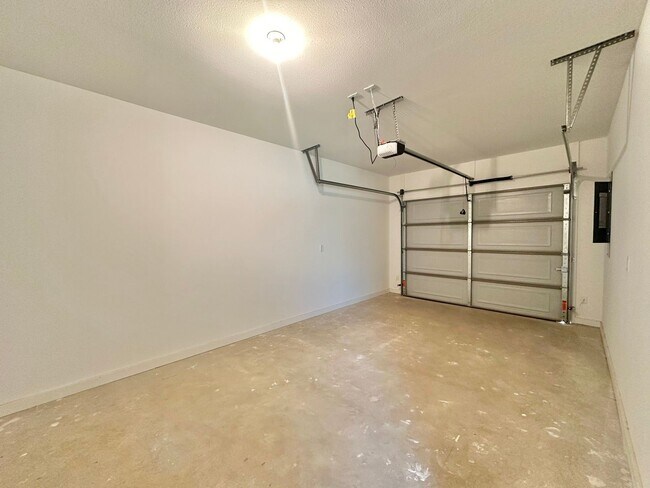 Building Photo - 6213 Villa Rosa Way