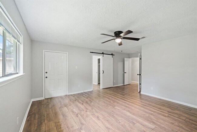 Building Photo - 801 Thornwood Dr