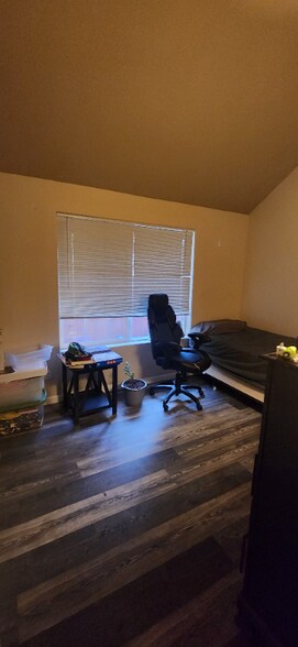 Building Photo - 2806 NE 145th Ave