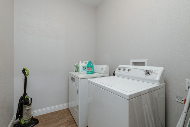 Building Photo - 3014 Falls Dr